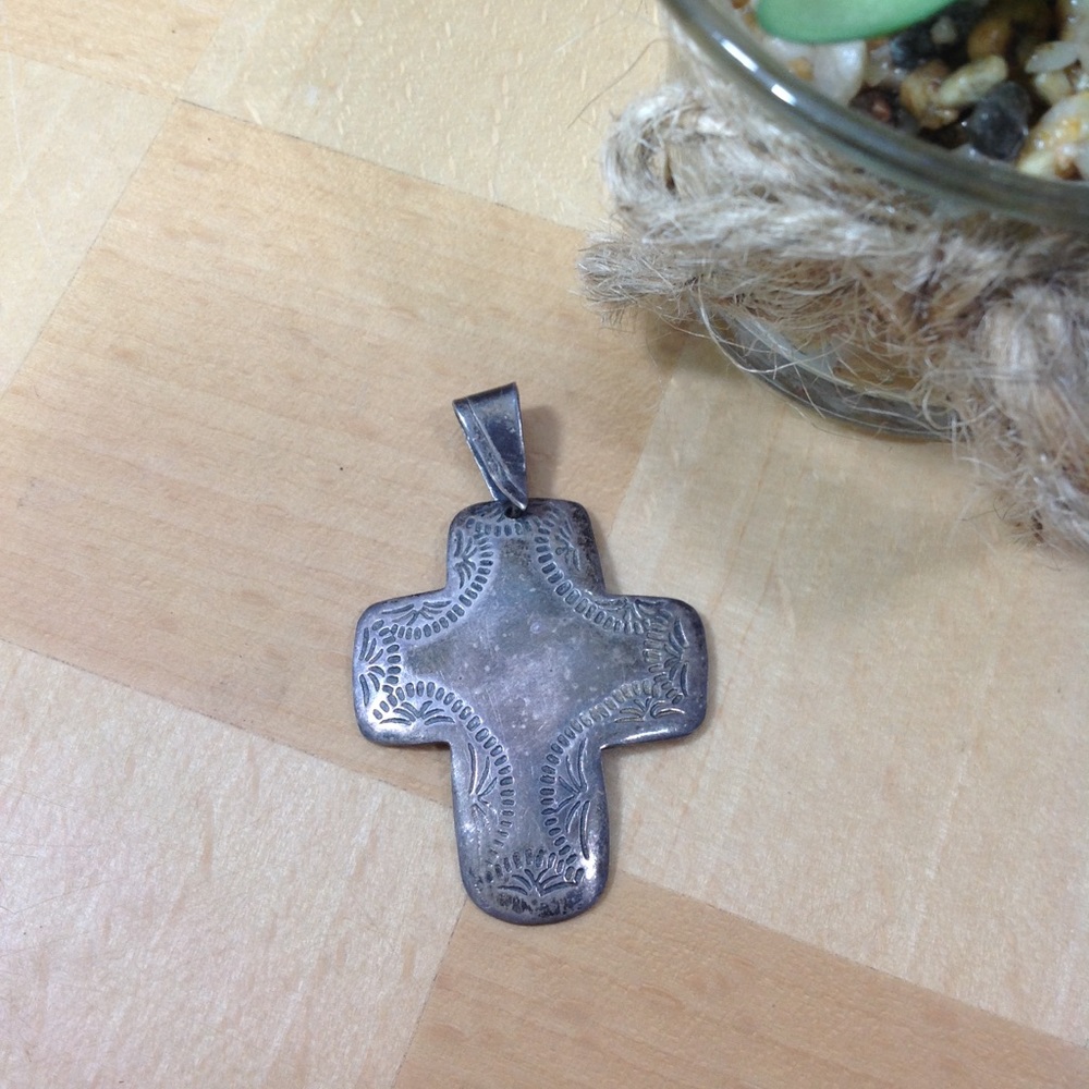 STERLING SILVER CROSS PENDANT